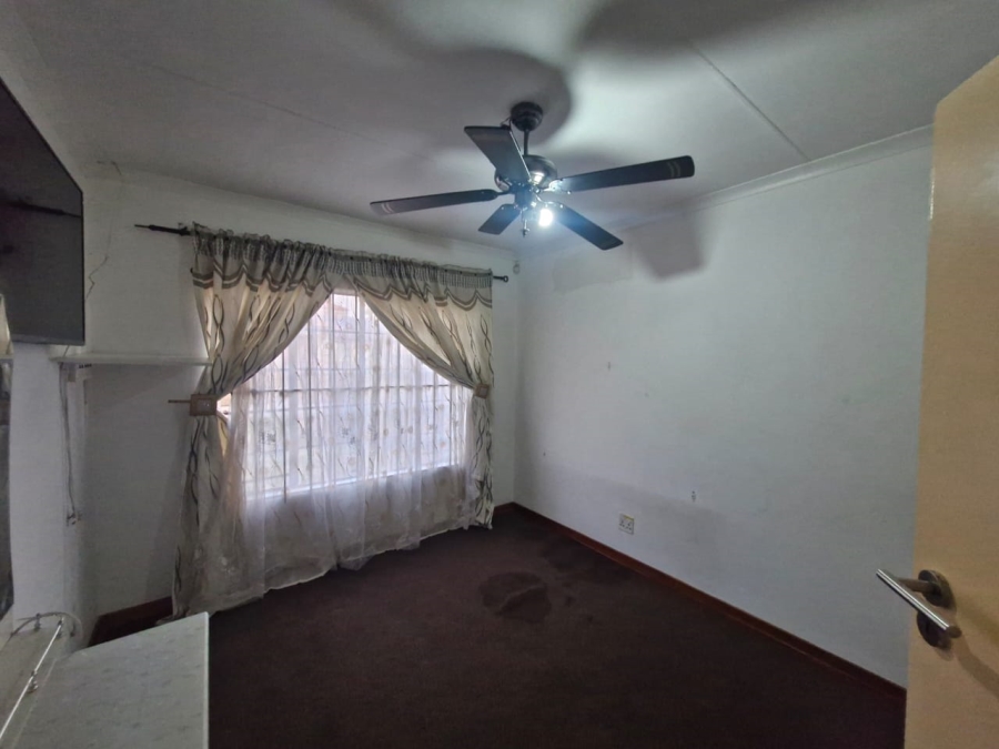 To Let 2 Bedroom Property for Rent in Esther Park Gauteng