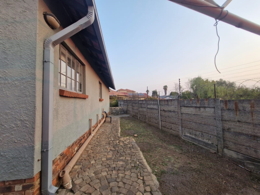 To Let 2 Bedroom Property for Rent in Esther Park Gauteng