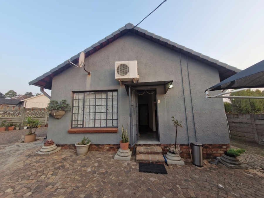 To Let 2 Bedroom Property for Rent in Esther Park Gauteng