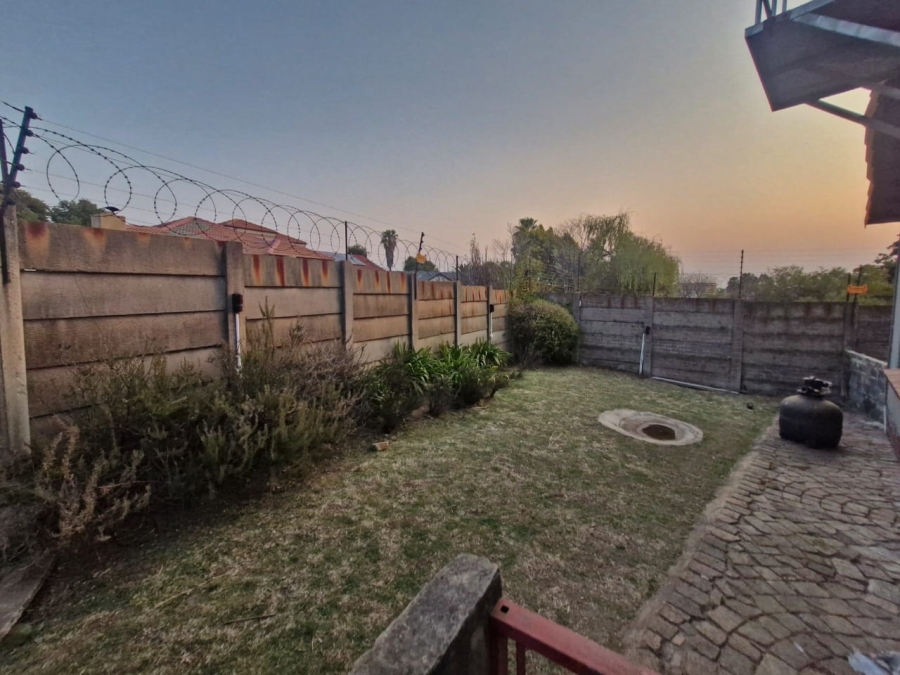 To Let 2 Bedroom Property for Rent in Esther Park Gauteng