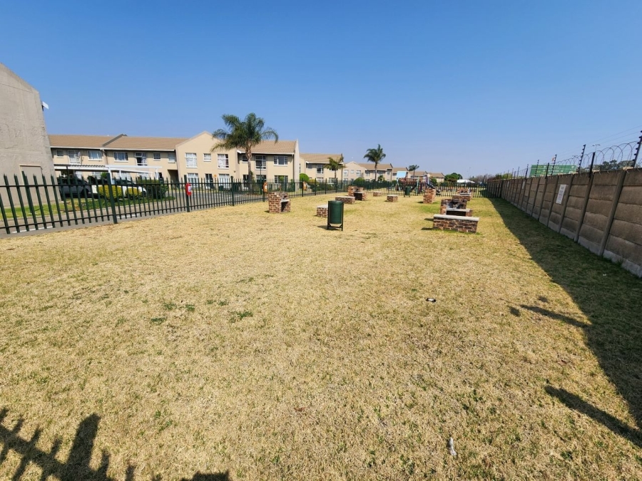 2 Bedroom Property for Sale in Ravenswood Gauteng