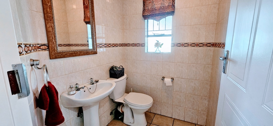 3 Bedroom Property for Sale in Three Rivers Proper Gauteng