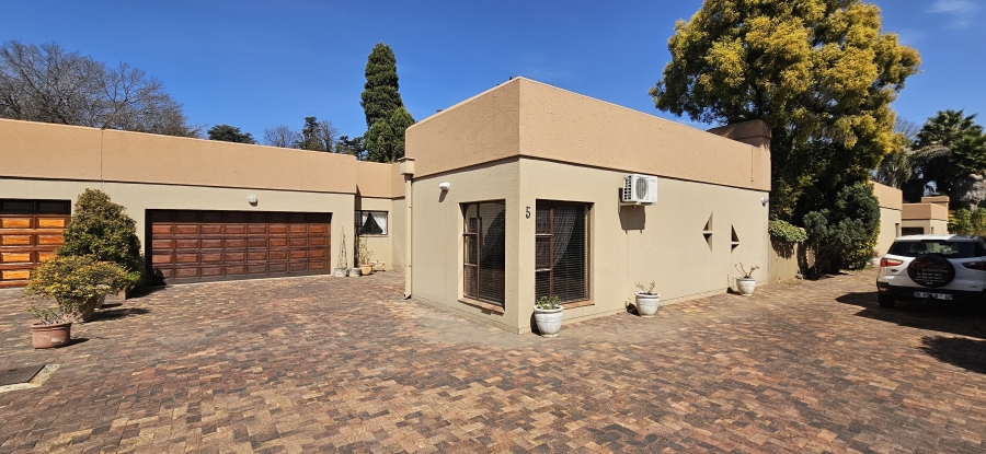 3 Bedroom Property for Sale in Three Rivers Proper Gauteng