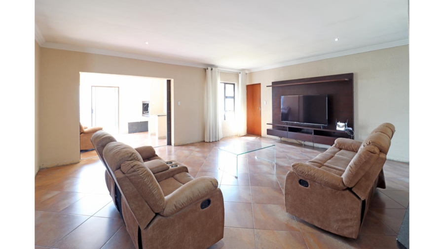 3 Bedroom Property for Sale in Thatchfield Hills Gauteng