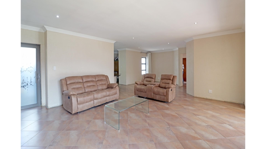 3 Bedroom Property for Sale in Thatchfield Hills Gauteng