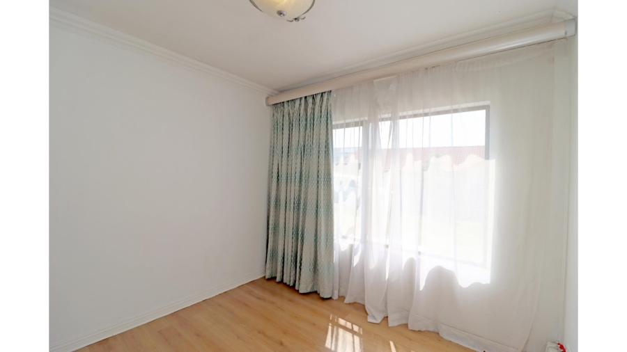 3 Bedroom Property for Sale in Thatchfield Hills Gauteng