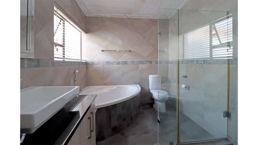 3 Bedroom Property for Sale in Thatchfield Hills Gauteng