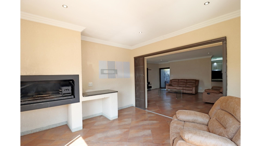 3 Bedroom Property for Sale in Thatchfield Hills Gauteng
