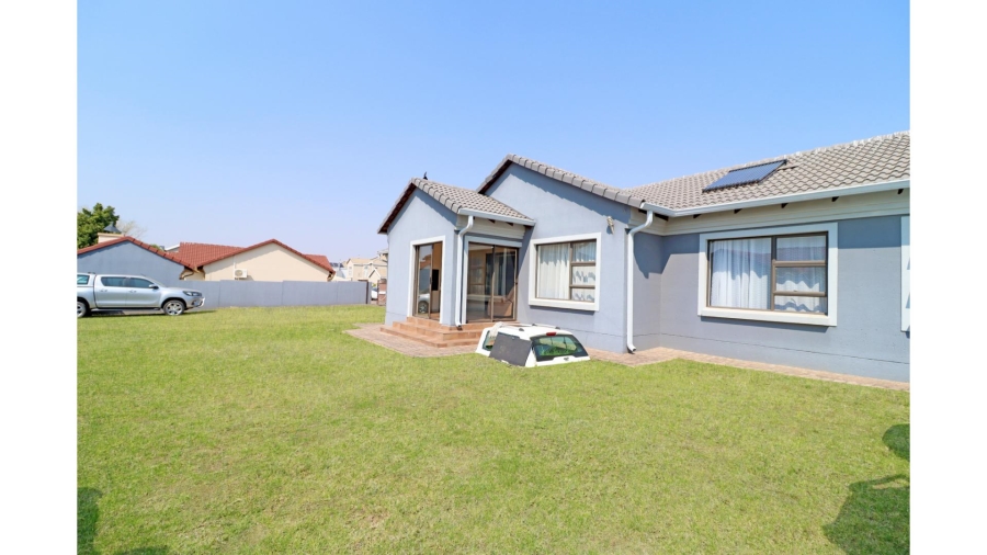 3 Bedroom Property for Sale in Thatchfield Hills Gauteng