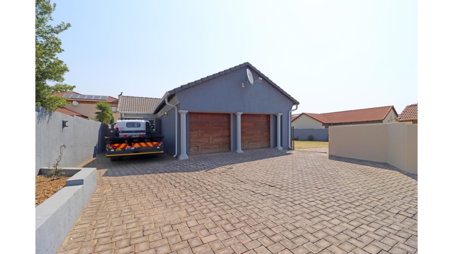 3 Bedroom Property for Sale in Thatchfield Hills Gauteng