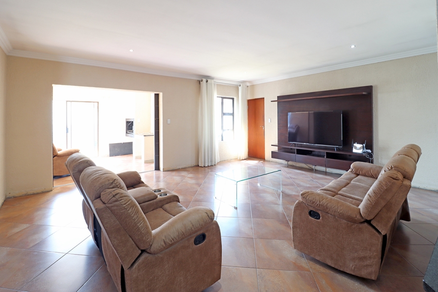3 Bedroom Property for Sale in Thatchfield Hills Gauteng