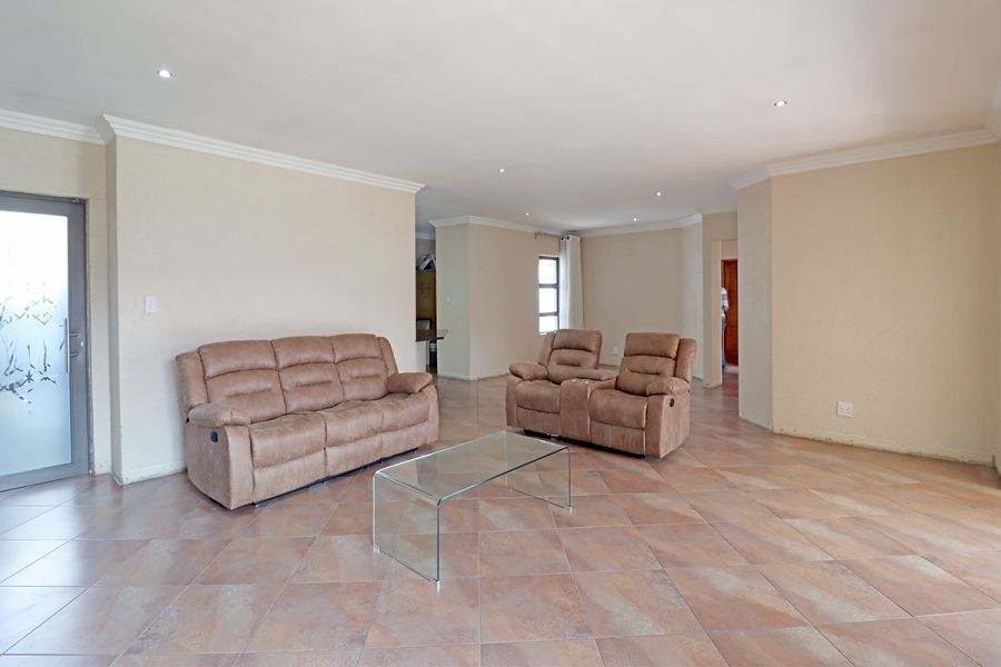 3 Bedroom Property for Sale in Thatchfield Hills Gauteng