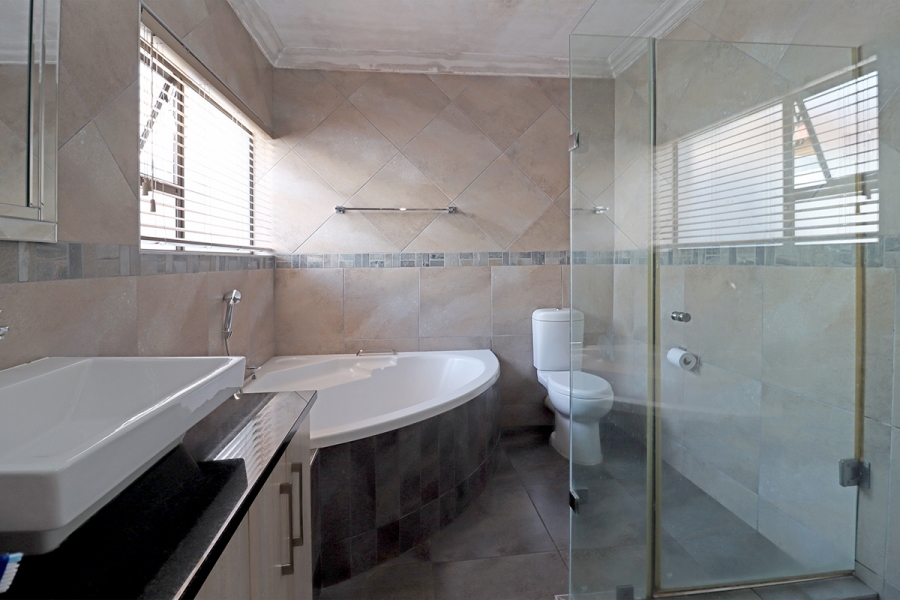 3 Bedroom Property for Sale in Thatchfield Hills Gauteng