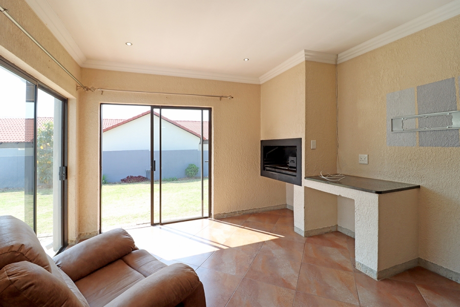 3 Bedroom Property for Sale in Thatchfield Hills Gauteng