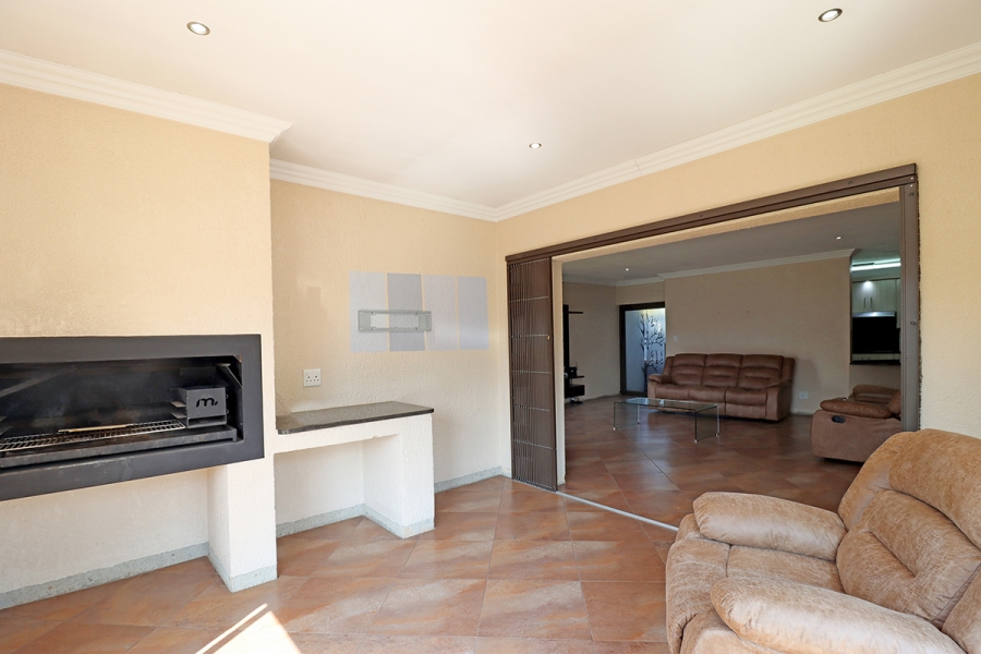 3 Bedroom Property for Sale in Thatchfield Hills Gauteng