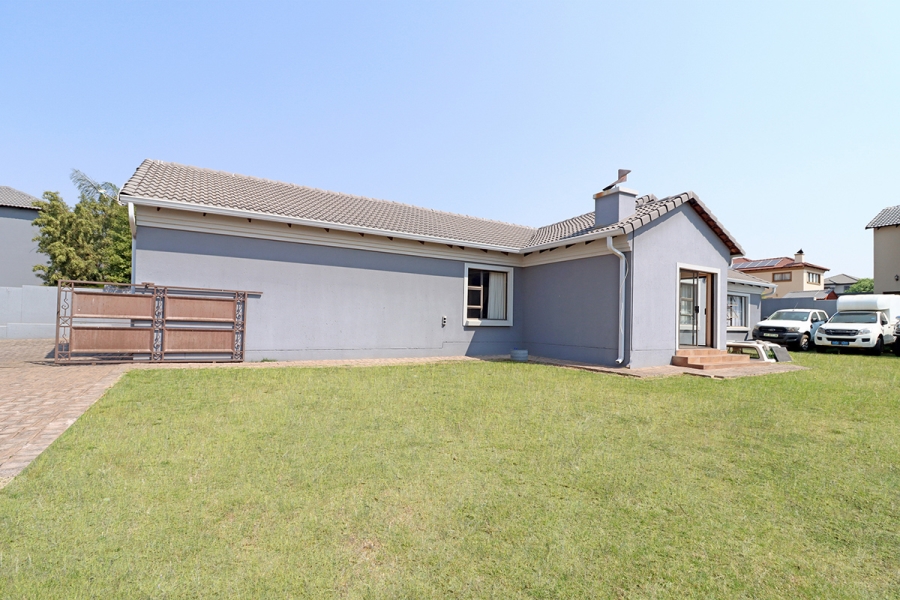 3 Bedroom Property for Sale in Thatchfield Hills Gauteng