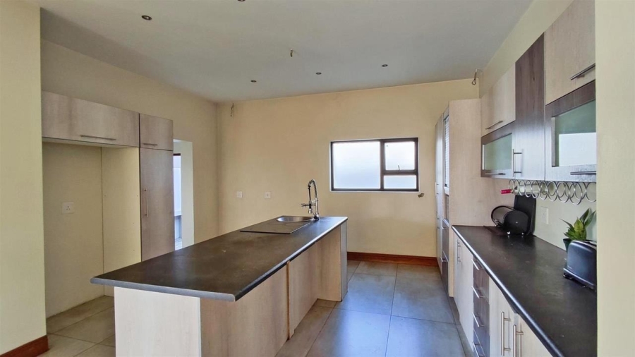 5 Bedroom Property for Sale in Helderwyk Gauteng