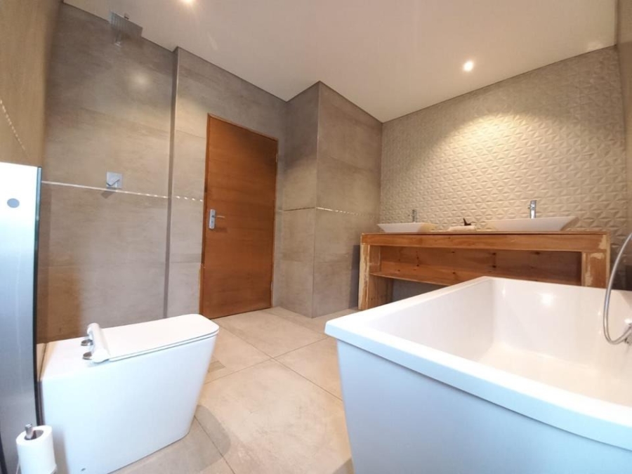 5 Bedroom Property for Sale in Helderwyk Gauteng