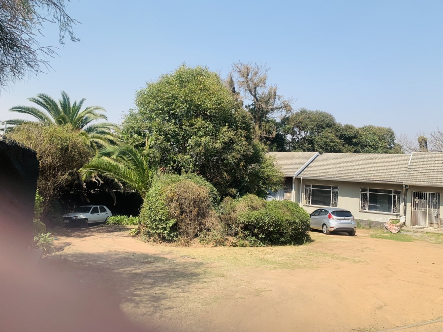 10 Bedroom Property for Sale in Kew Gauteng