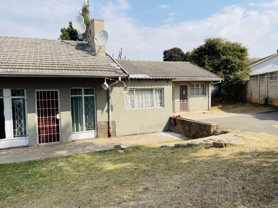 10 Bedroom Property for Sale in Kew Gauteng