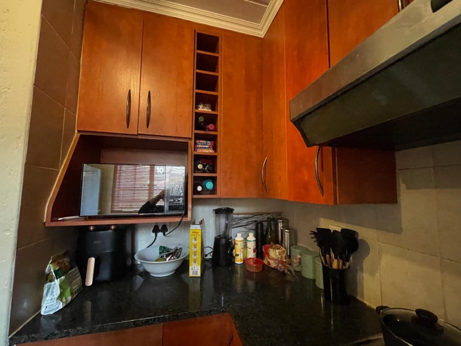 To Let 2 Bedroom Property for Rent in Noordwyk Gauteng