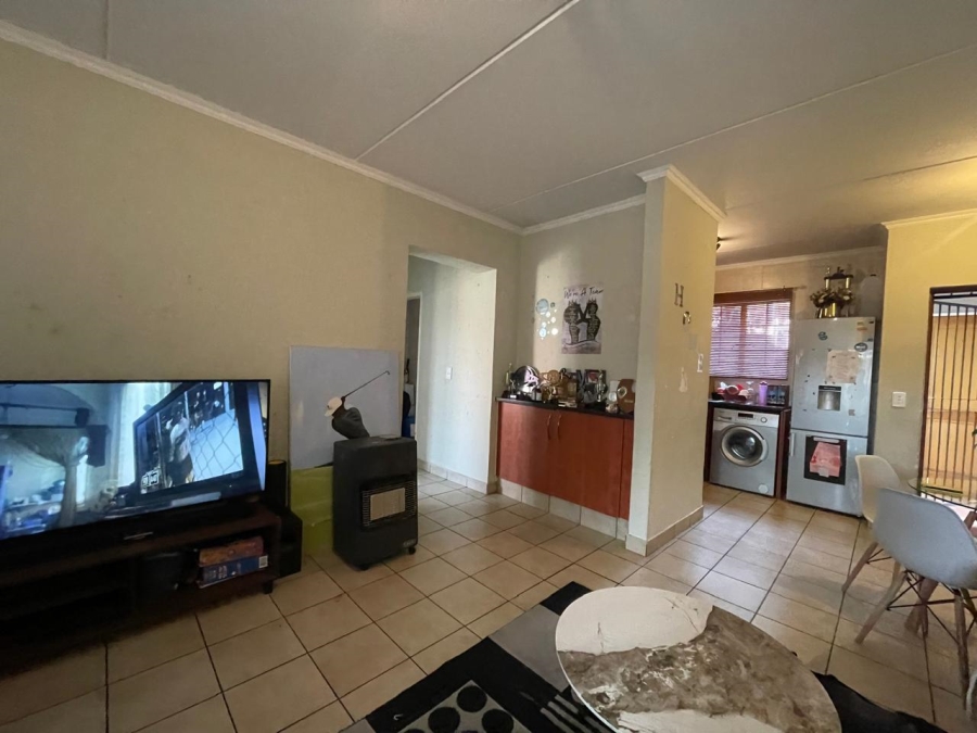 To Let 2 Bedroom Property for Rent in Noordwyk Gauteng