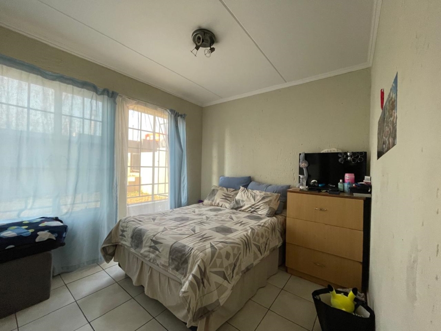To Let 2 Bedroom Property for Rent in Noordwyk Gauteng