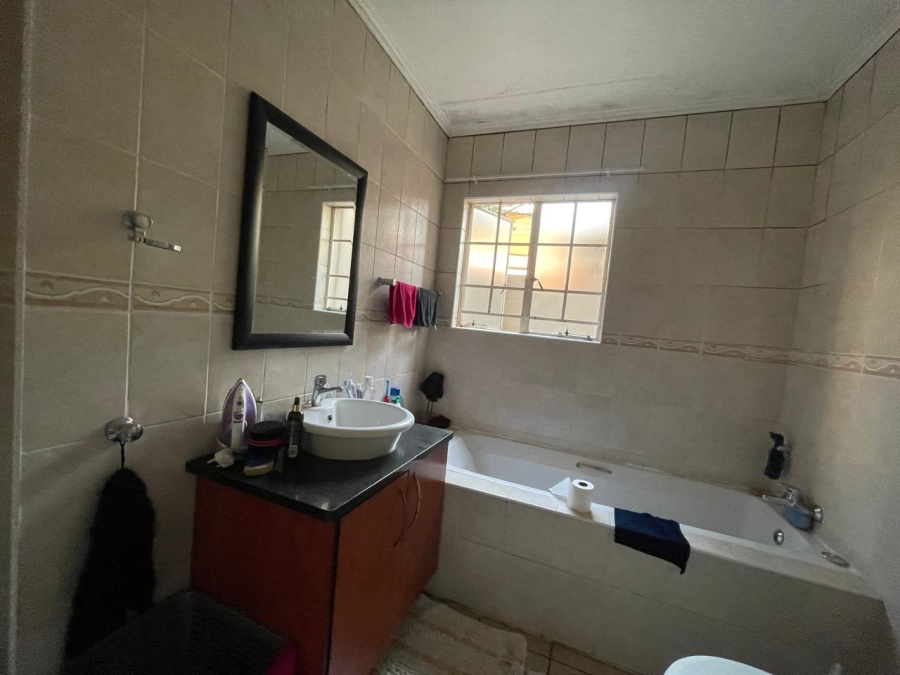 To Let 2 Bedroom Property for Rent in Noordwyk Gauteng