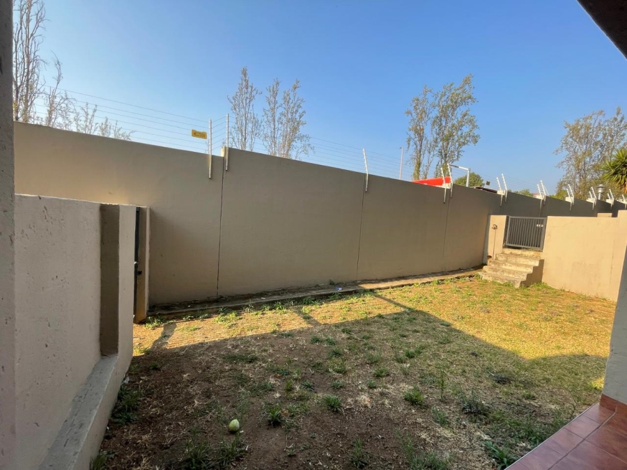 To Let 2 Bedroom Property for Rent in Noordwyk Gauteng