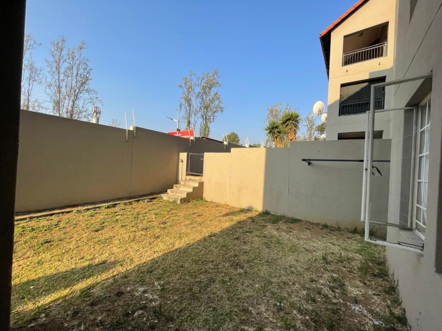 To Let 2 Bedroom Property for Rent in Noordwyk Gauteng