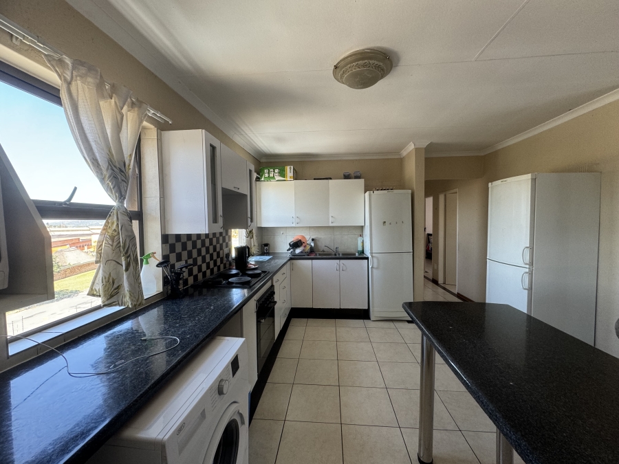 To Let 3 Bedroom Property for Rent in Gosforth Park Gauteng
