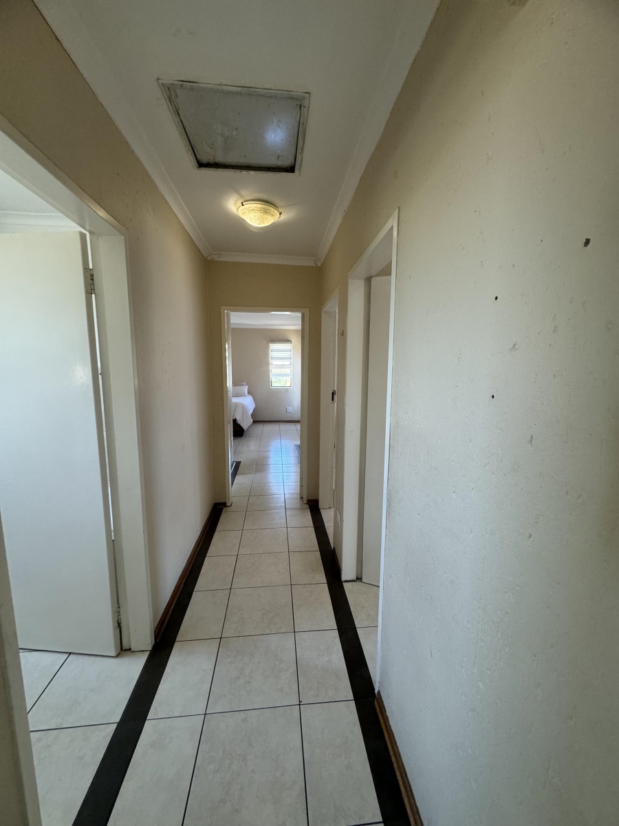 To Let 3 Bedroom Property for Rent in Gosforth Park Gauteng