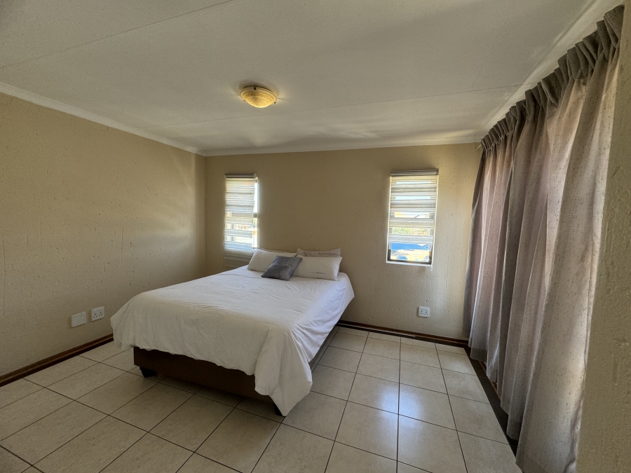 To Let 3 Bedroom Property for Rent in Gosforth Park Gauteng