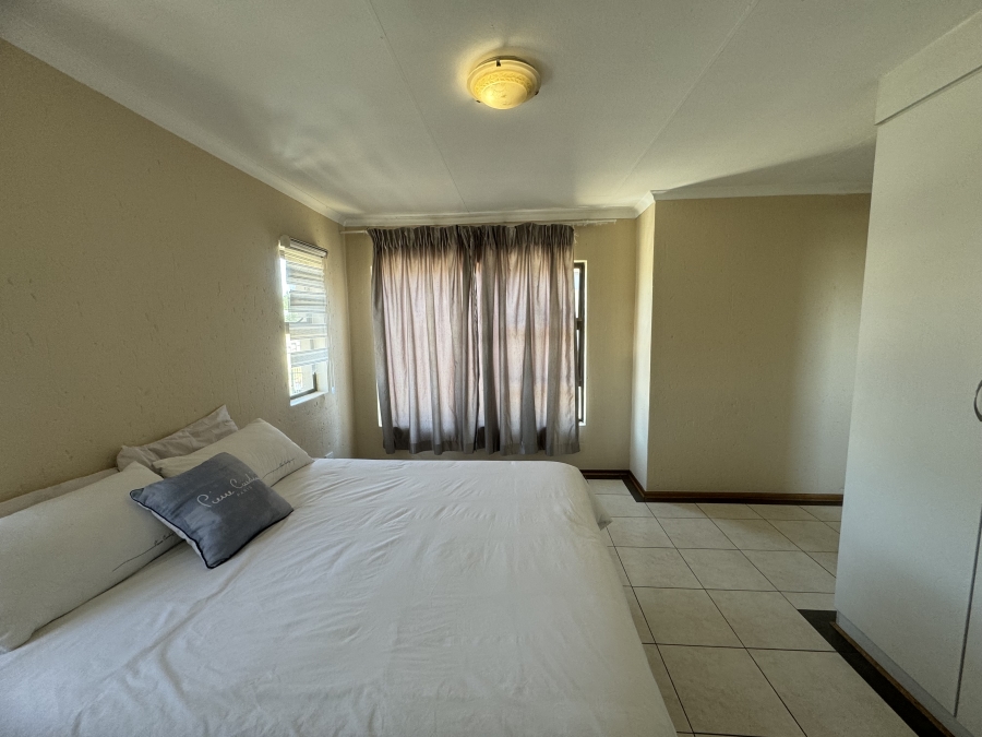 To Let 3 Bedroom Property for Rent in Gosforth Park Gauteng