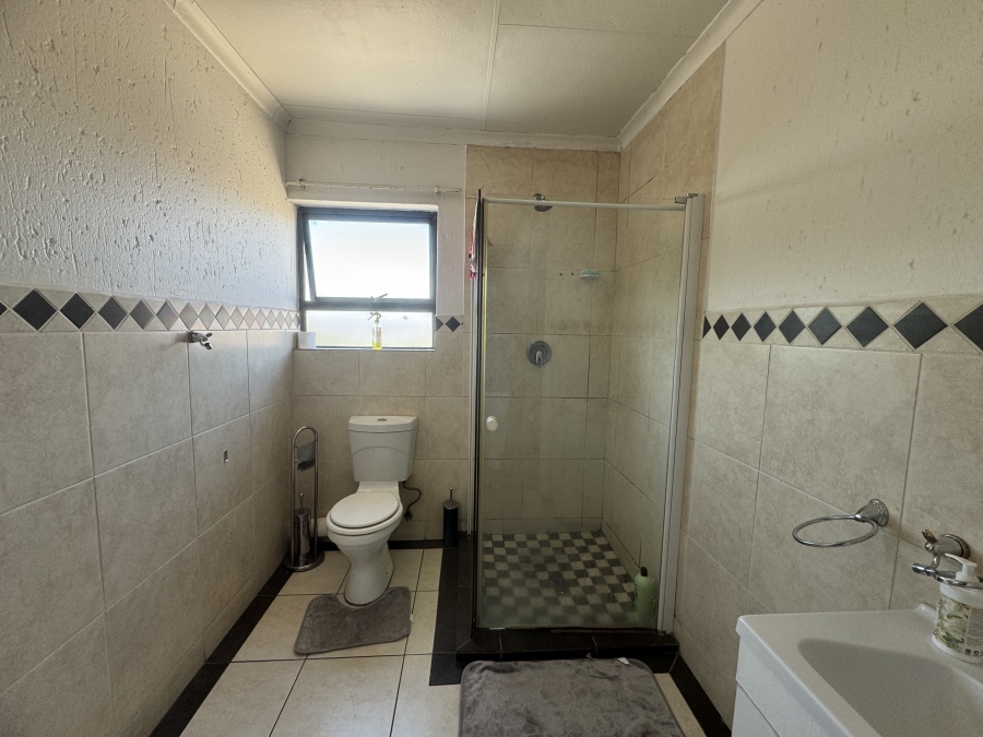 To Let 3 Bedroom Property for Rent in Gosforth Park Gauteng