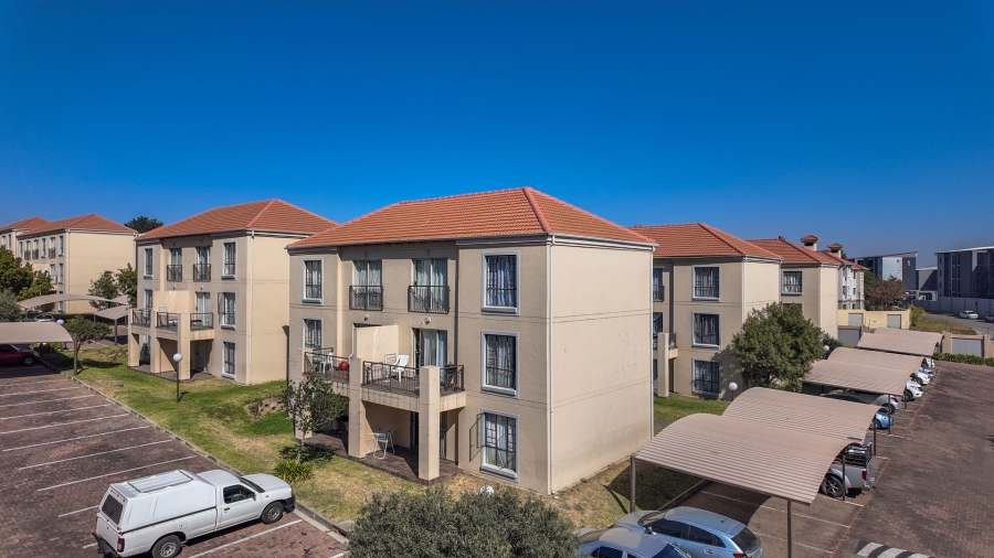 2 Bedroom Property for Sale in Grand Central Gauteng