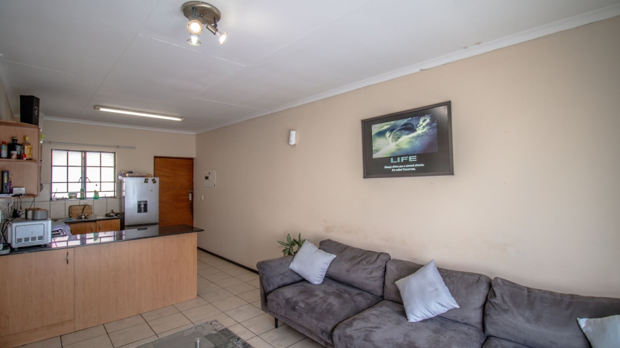 2 Bedroom Property for Sale in Grand Central Gauteng
