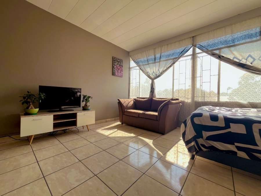 To Let 0 Bedroom Property for Rent in Queenswood Gauteng