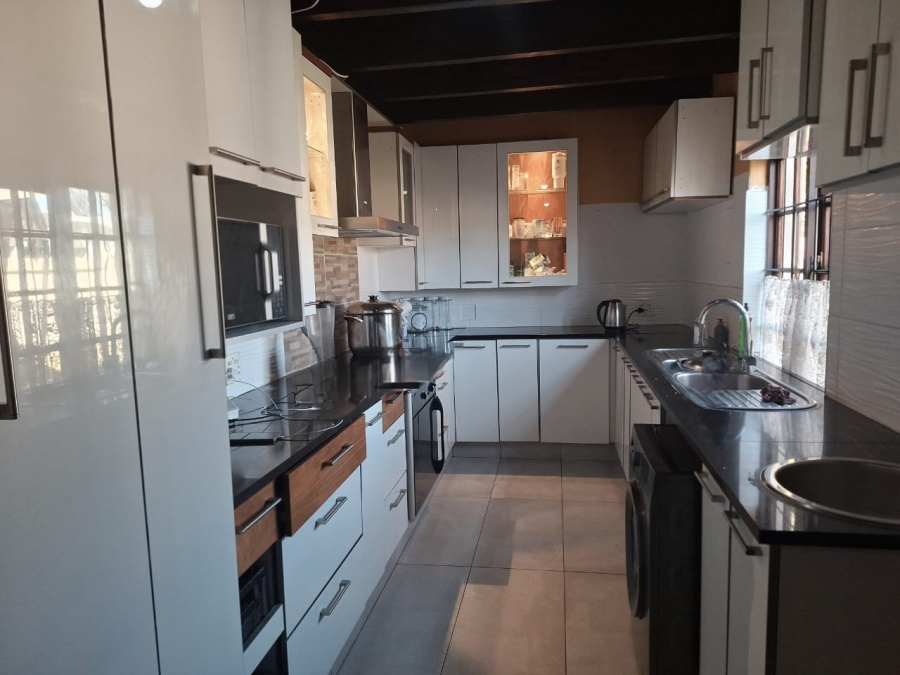 3 Bedroom Property for Sale in Crystal Park Gauteng
