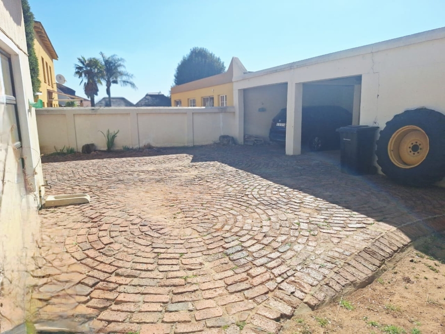 3 Bedroom Property for Sale in Crystal Park Gauteng