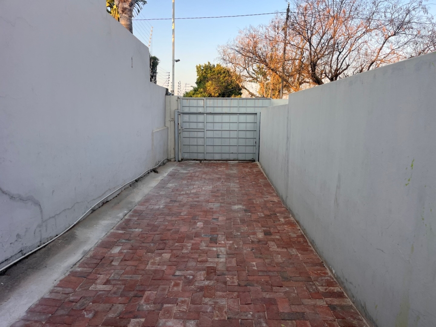 To Let 2 Bedroom Property for Rent in Highlands North Gauteng