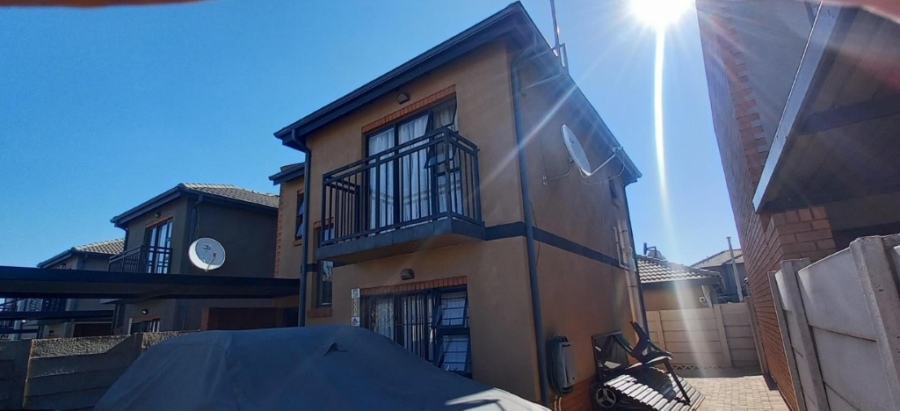 3 Bedroom Property for Sale in Albertsdal Gauteng