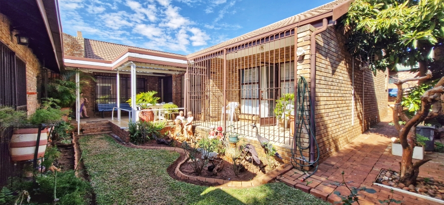 3 Bedroom Property for Sale in Magalieskruin Gauteng