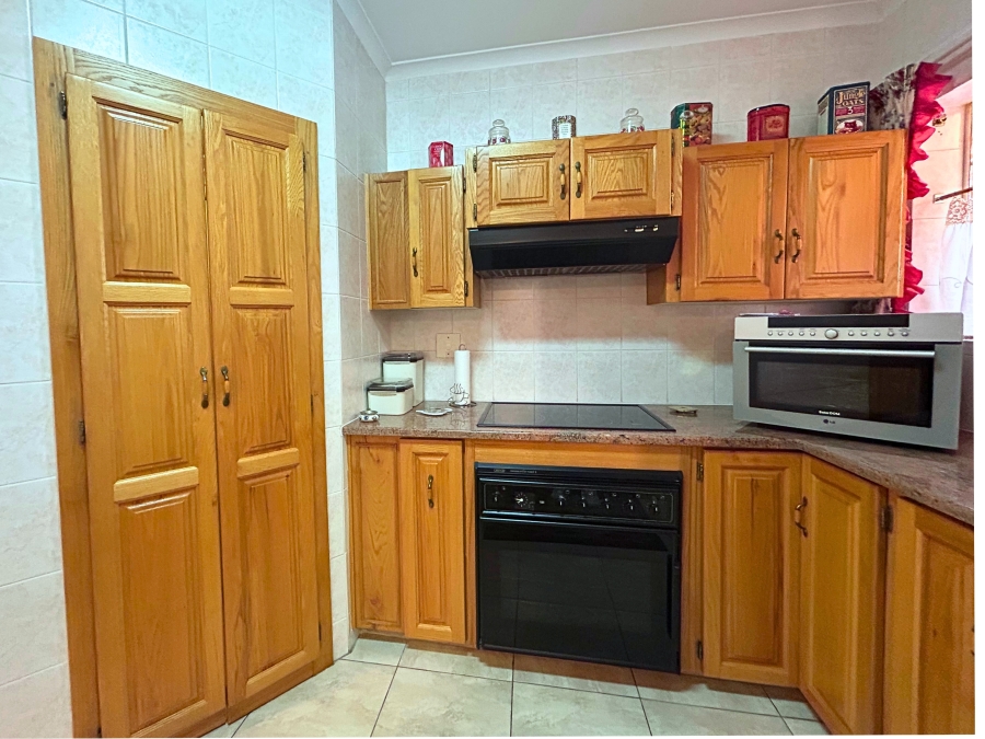 3 Bedroom Property for Sale in Eldoraigne Gauteng