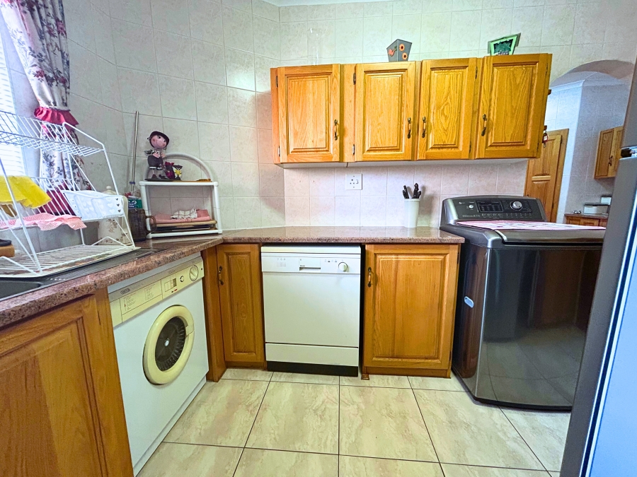 3 Bedroom Property for Sale in Eldoraigne Gauteng