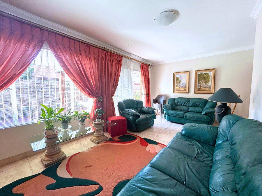 3 Bedroom Property for Sale in Eldoraigne Gauteng