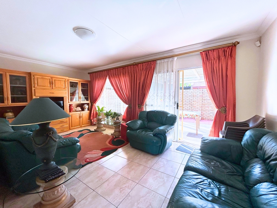 3 Bedroom Property for Sale in Eldoraigne Gauteng