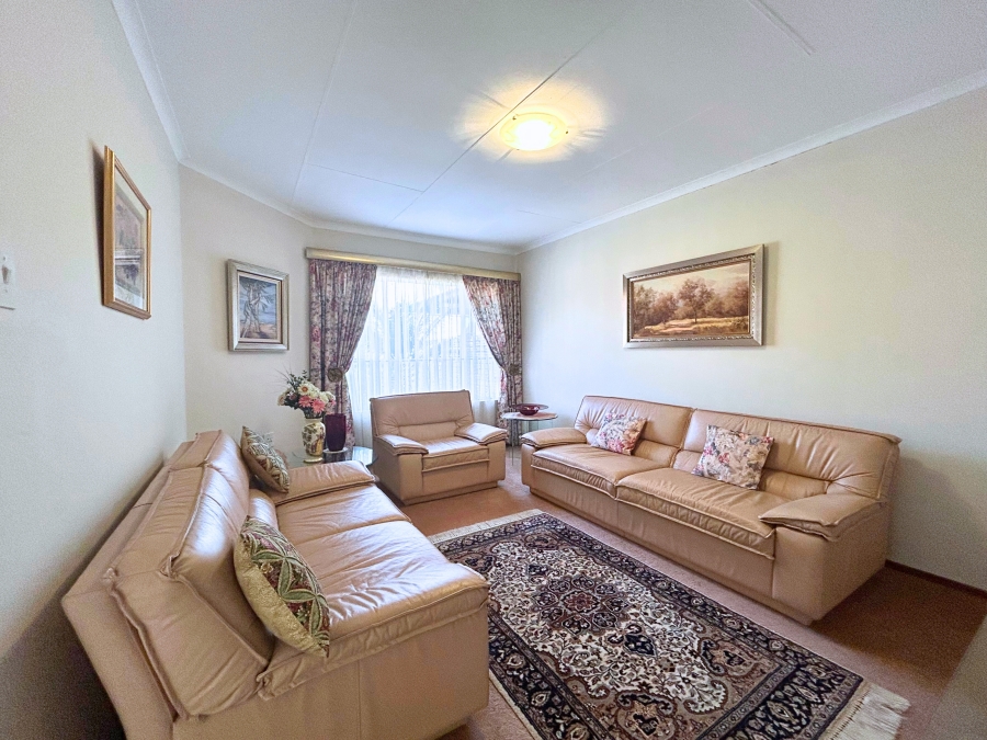 3 Bedroom Property for Sale in Eldoraigne Gauteng