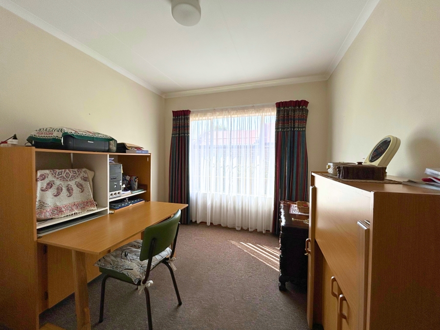 3 Bedroom Property for Sale in Eldoraigne Gauteng