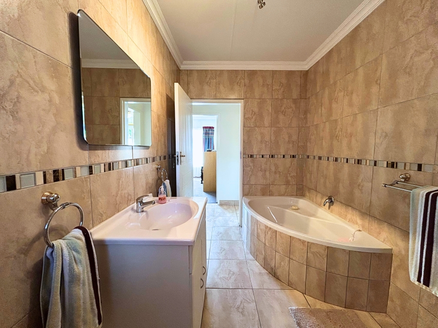 3 Bedroom Property for Sale in Eldoraigne Gauteng